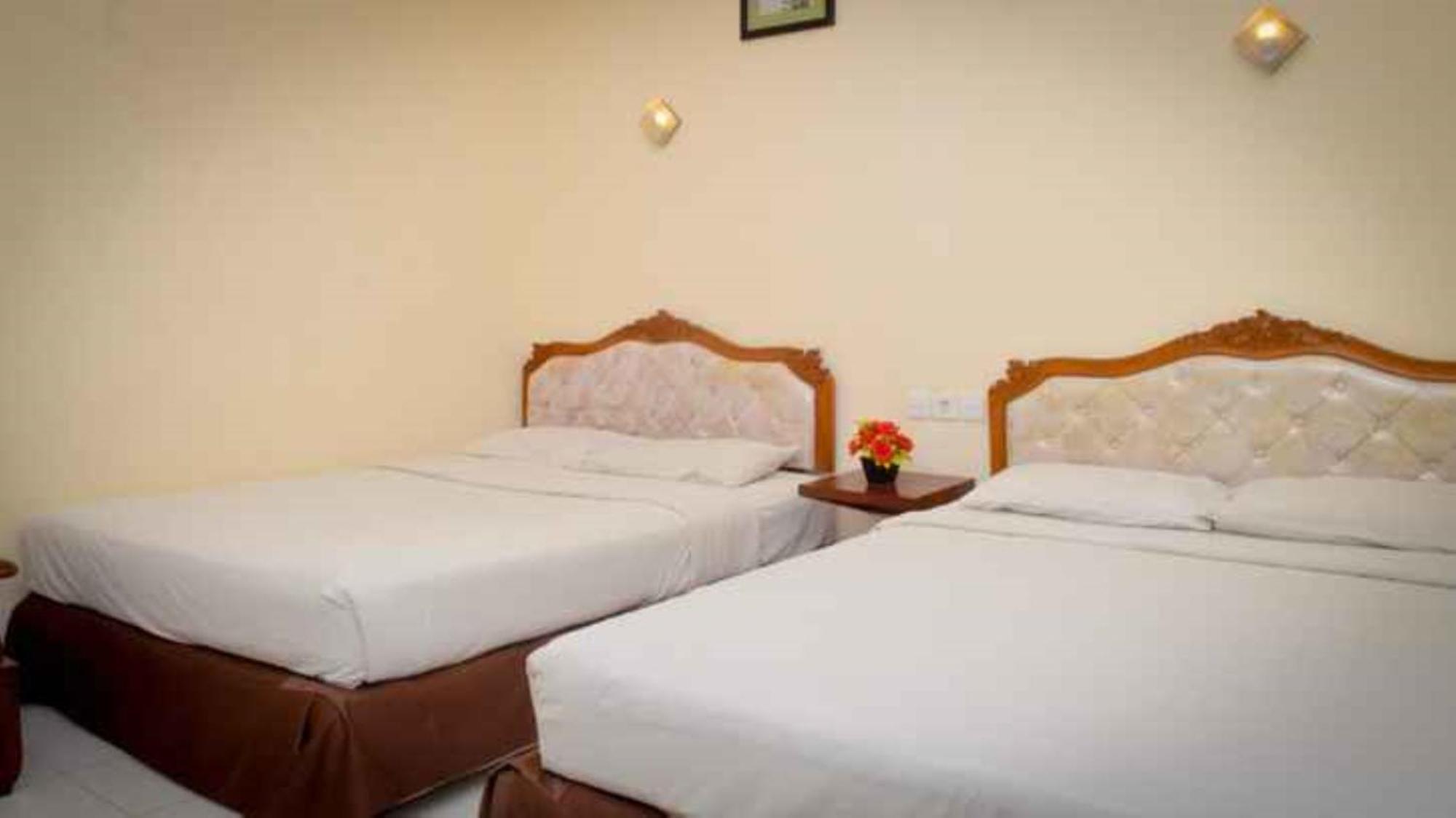 Uni Beach Hotel Pangandaran Exterior photo